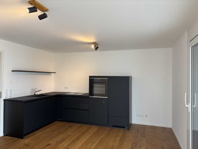 Neue 2-Raum-Wohnung mit Balkon,Einbauküche und TG - Stellplatz in Pfullingen