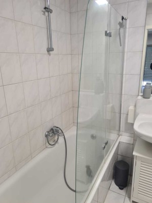 Exklusive, gepflegte 2,5-Raum-Hochparterre-Wohnung mit geh. Innenausstattung mit Balkon und EBK