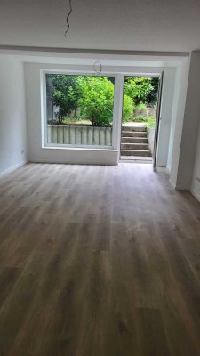 Kernsanierte  3,5-Zimmer-EG Wohnung mit Garten zur Alleinnutzung