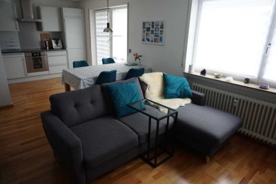 Schöne geräumige und gepflegte 1-Zimmer-Wohnung mit Balkon und EBK in Weißenhorn