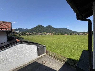 Große 3-Zi.-ETW mit Gäste-WC, 3 Balkonen, ausgebauten Kellerräumen, Gärtchen, eig. Garage u. Stpl.