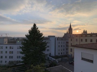 Bad Homburg Louisenstraße: schöne 4 ZKB mit Balkon, saniert