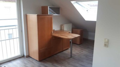 Helle, modernisierte 1-Zimmer-DG-Wohnung mit EBK in Augsburg - provisionsfrei