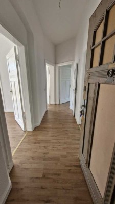 Renovierte 3 - Raum-Wohnung im Schönen Altbau