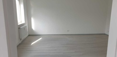 Braunschweig, Celler Straße, 1-Zimmerwohnung, Flur, Küche, Bad, 42 m2. Erstbezug nach Modernisierung