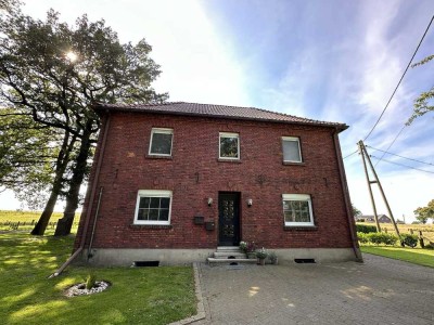 Großzügige Dachgeschoßwohnung in ländlicher Lage zu vermieten !