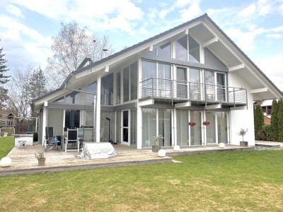 Wunderschönes Haus mit viel Glas und Licht in Schura