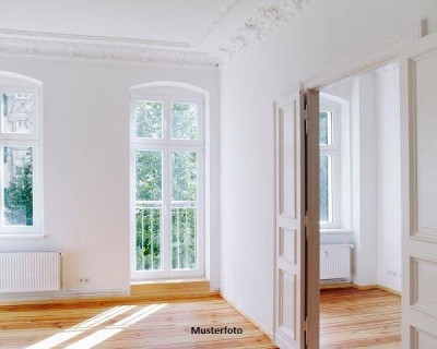 +++ 5-Zimmer-Wohnung mit Balkon und Stellplätze +++