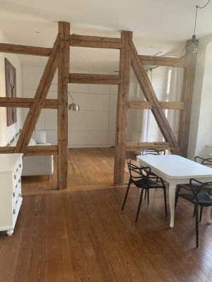 Idyllische, möblierte Altbauwohnung mit Balkon mitten in der Altstadt