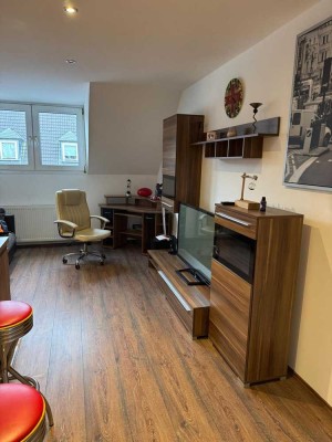 Zentrale, vollmöblierte 2-Zimmer-Wohnung mit Stil & Herz - ideal für Paare & Einzelpersonen !