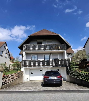 Großzügige 6-Zimmer-Hochparterre-Wohnung mit Balkon, Garten und Einliegerwhg in Freihung
