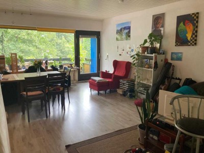 Helle 2-Zimmer-Wohnung mit Balkon und Einbauküche in ruhiger Lage in Marburg