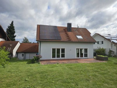 Freistehendes Einfamilienhaus mit großem Garten in ruhiger Lage nähe Landshut