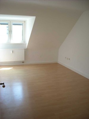 helle renovierte 3 Raum Wohnung, zentral gelegen, WG tauglich
