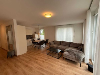 Exklusive, neuwertige 2-Raum-Penthouse-Wohnung mit lux. Innenausstattung mit Balkon und EBK
