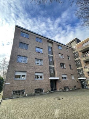 Exklusive 2-Raum-Hochparterre-Wohnung mit Balkon in Düsseldorf