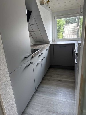 Moderne 3-Zimmer-Dachgeschosswohnung mit hochwertiger Einkauküche in Leverkusen