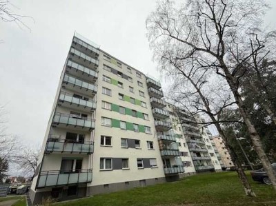 *Schön geschnittene 2-ZBK mit Balkon und PKW-Stellplatz