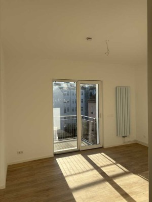 4-Zimmer Wohnung, WG geeignet, modernisiert, 5 Jahre m. Option, teilmöbeliert, in Weißensee