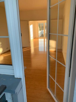 3 Zimmer Wohnung mit 2 Balkons , Dornbusch