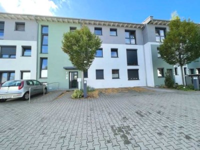 *  Neuwertige, architektonisch elegant geschnittene  4-ZKB -ETW  in bevorzugter Wohngegend