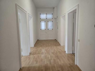 Charmante Altbauwohnung in zentraler Lage von Hameln – großzügiger Raum und historische Eleganz.