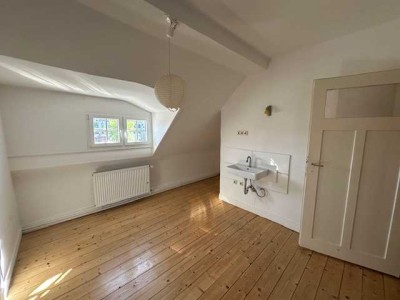 seltene Gelegenheit !! Altbauwohnung mit Sanierungsbedarf- direkt am Woog !!