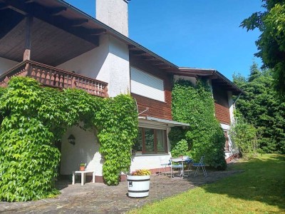 Gepflegtes Einfamilienhaus mit idyllischem, eingewachsenem Garten in Schönsee