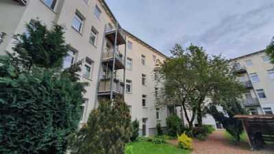 Helle und ruhige 2-Raum Wohnung mit Einbauküche, Balkon und Ausblick