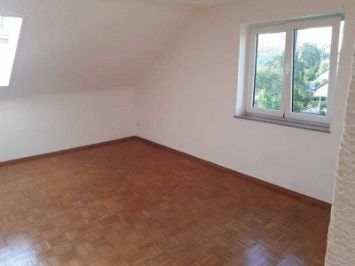 Wunderschöne helle 2 Zimmer DG- Wohnung in Aalen- Grauleshof