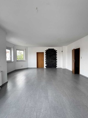 Vollständig renovierte 4-Zimmer-Wohnung mit 2 Balkonen in Kassel Niederzwhren