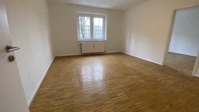 Renovierte, helle 2,5-Zimmer-Wohnung mit Einbauküche im 1. OG nahe Centro Oberhausen