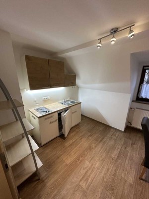 Schönes helles möbl. Doppelzimmer Mansarde 1,5 OG