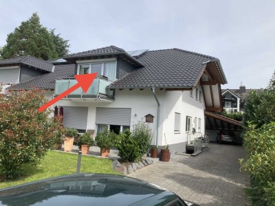 Geschmackvolle Wohnung mit drei Zimmern in Bad Honnef. Linke obere Wohnung des Objektes
