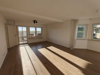 (Reserviert) Lichtdurchflutete 3- Zimmer- Wohnung am Feldrand mit Doppelgarage