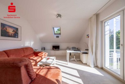 Für Singles oder Paare: Vermietete, lichtdurchflutete Dachgeschosswohnung in ruhiger Wohnlage