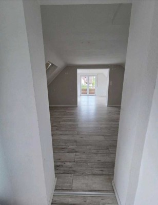 Moderne 3-Zimmer Dachgeschosswohnung mit Balkon in Urbach