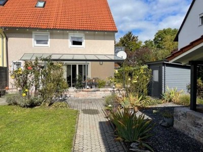 Wohnung auf 2 Etagen (EG+UG), provisionsfrei, großflächig, 2 Terrassen mit Garten und Garage