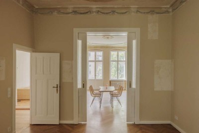 Charmante Altbauwohnung mit schönen Stuckarbeiten und Balkon in bester Charlottenburger Lage