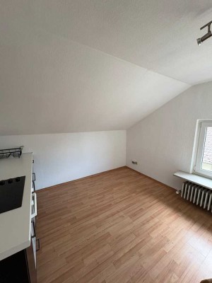 Schöne 2 Zimmer Dachgeschoss Wohnung