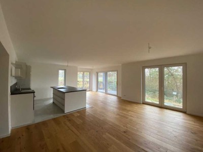 hoch- und neuwertige 3,5 Zimmer Wohnung mit Balkon/Panoramablick in TOP Lage