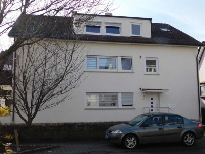 Helle, gepflegte 4 Zi.-Wohnung im DG, EBK, begehrte Wohnlage!