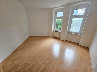 Gepflegte 2- Zimmerwohnung im Erdgeschoss inkl. Tageslichtbad mit Dusche + separater Küchenbereich