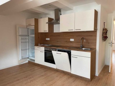 Helle 3-Raum-Wohnung mit EBK & Terrasse – Altstadtnähe