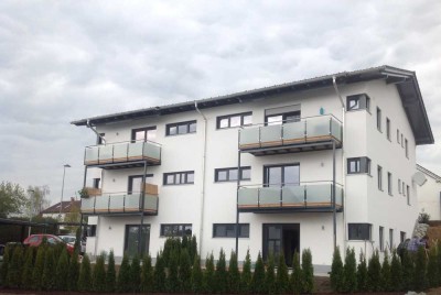 Helle 3,5-Zimmer Hochparterre-Wohnung mit Balkon in Passau-Heining