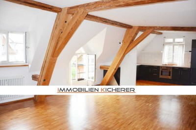 Charmante Dachwohnung mit Balkon & Teilseeblick im Herzen der Altstadt