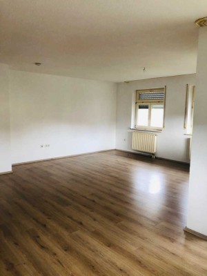 Ruhige 4-Zimmer-Wohnung mit Balkon und EBK in Langenenslingen