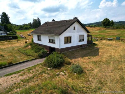 Bungalow in Ortsrandlage im Höhengebiet von Bad Münstereifel mit Wiesenland