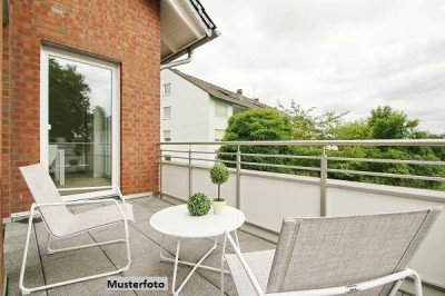 Altstadtlage + 2-Zimmer-Wohnung nebst Balkon +