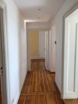 Schöne Altbauwohnung mit 2,5 Zimmer im 1. OG zu vermieten!